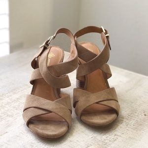 ANTONIO MELANI Shoes - Tan Block Heel Sandals ANTONIO MELANI Shoes - Tan Block Heel Sandals